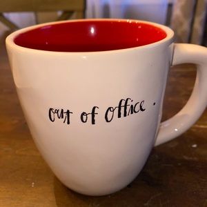 🤩Out of Office Rae Dunn mug!!